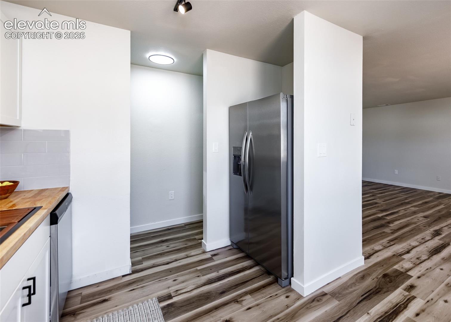 Listing photo 9 for 2906 Winnipeg Street
