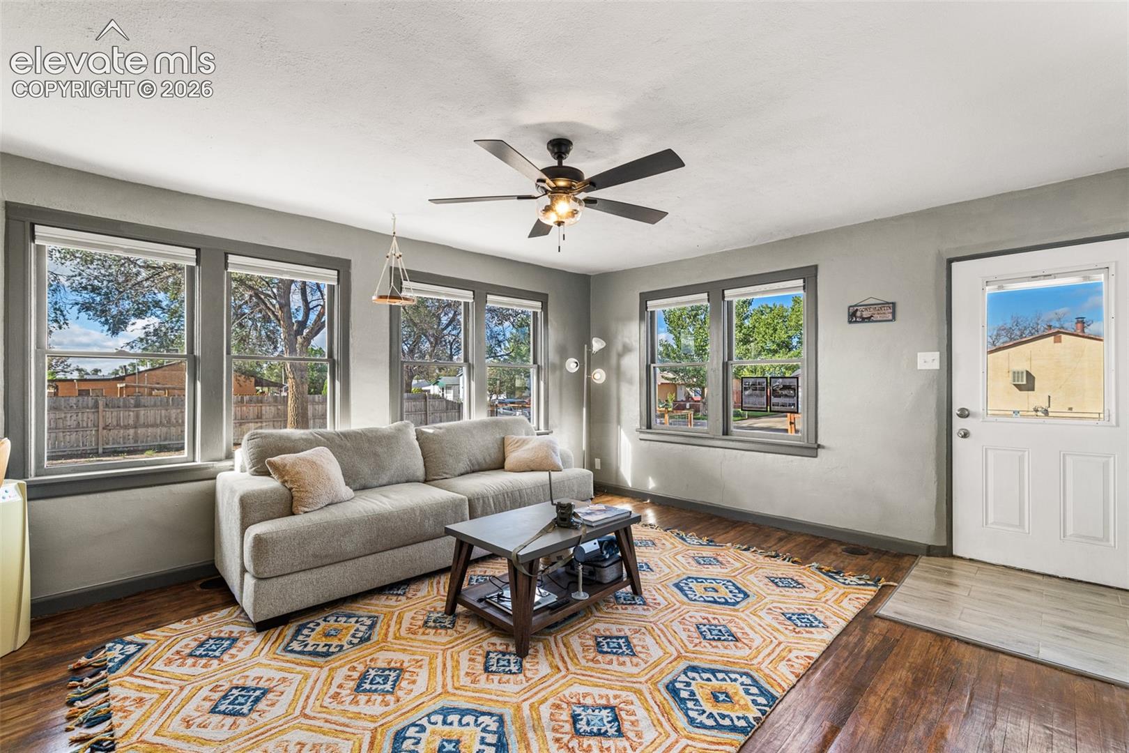 Listing photo 5 for 2330 Cheyenne Avenue