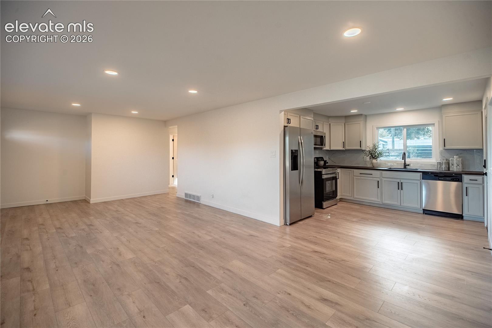 Listing photo 3 for 2311 N Union Boulevard