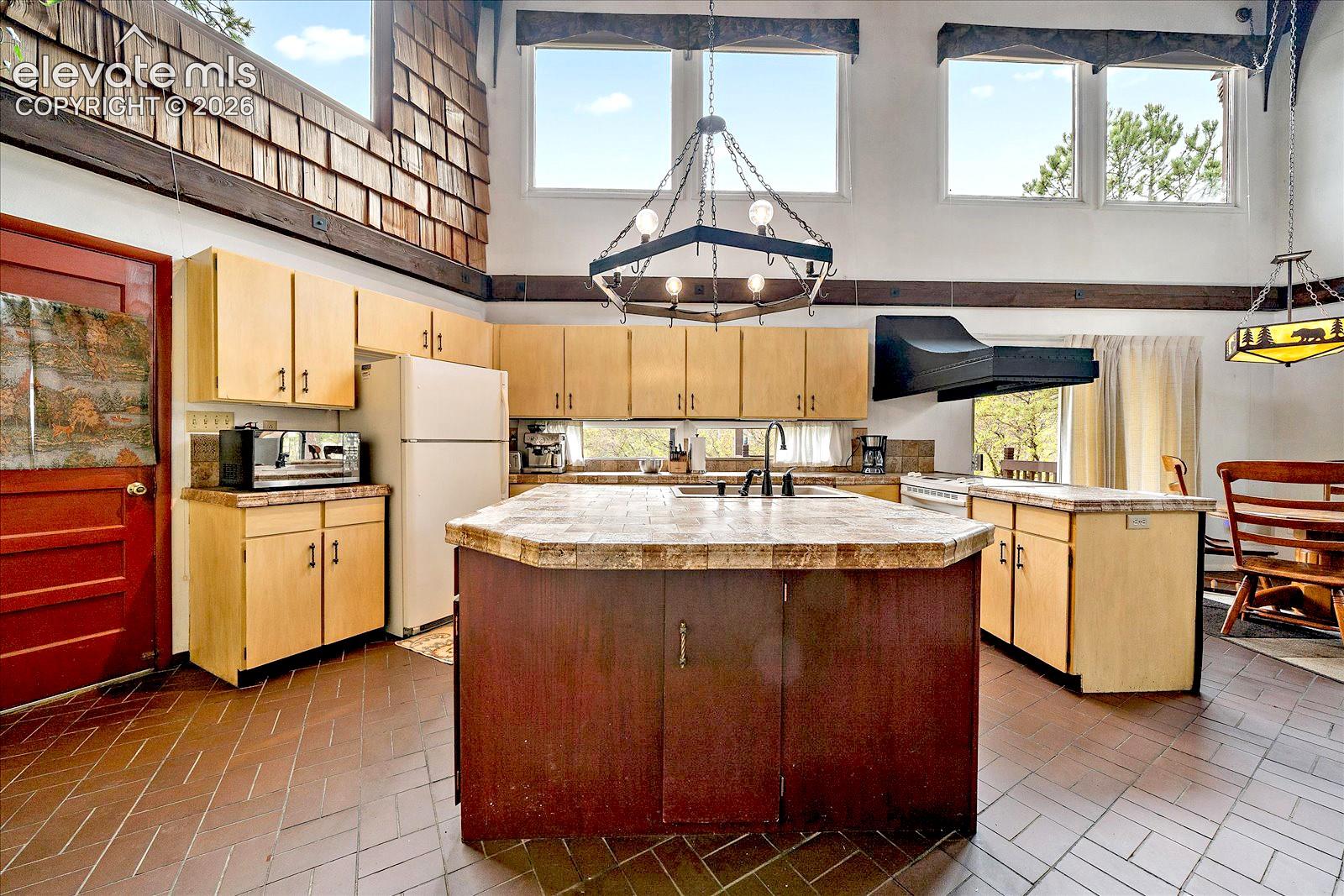 Listing photo 14 for 18640 Cloven Hoof Drive