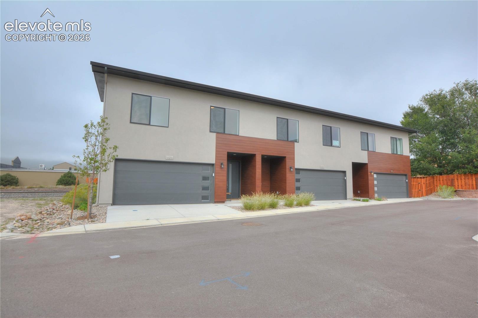 Listing photo 2 for 241 Front Street 101