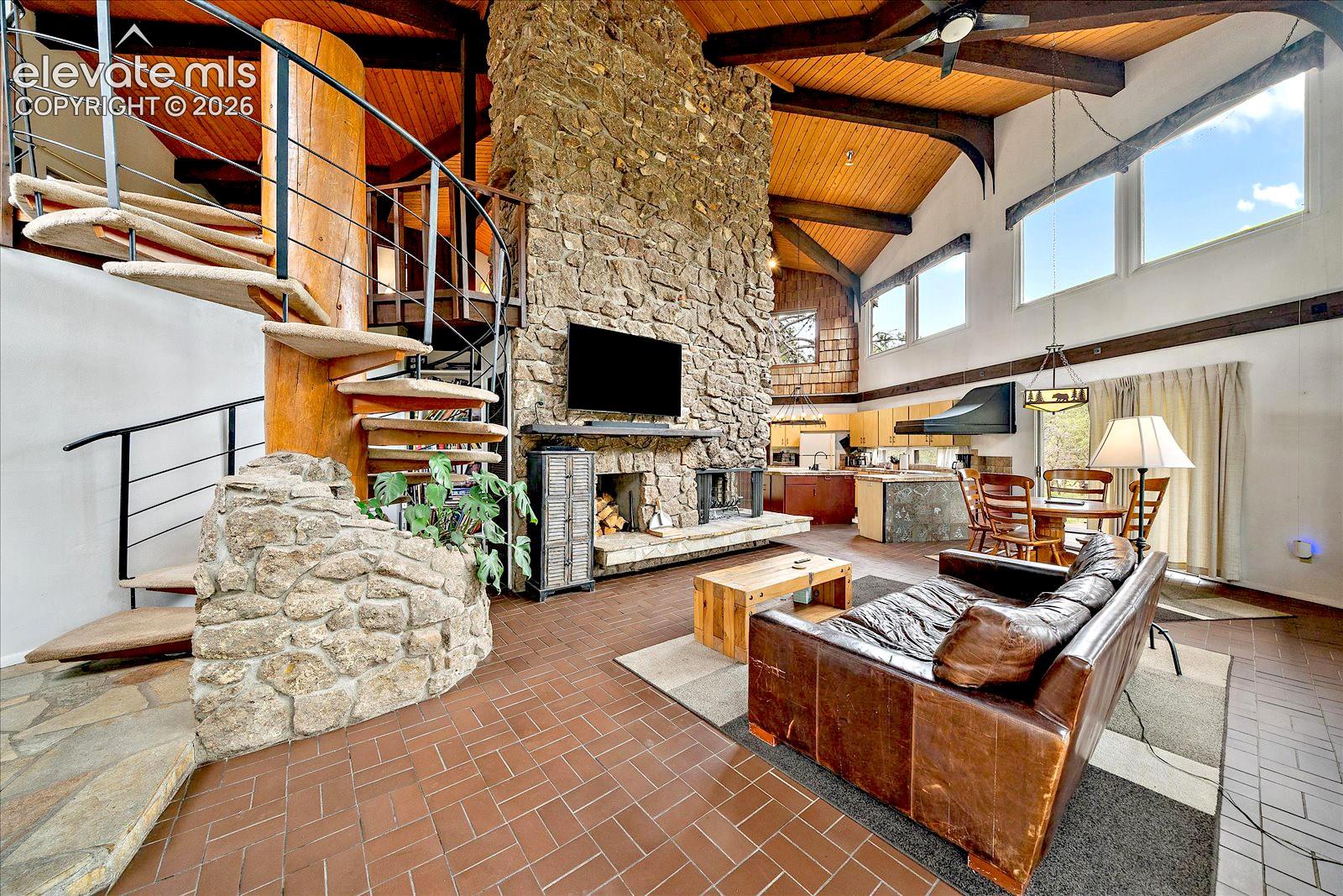 Listing photo 6 for 18640 Cloven Hoof Drive