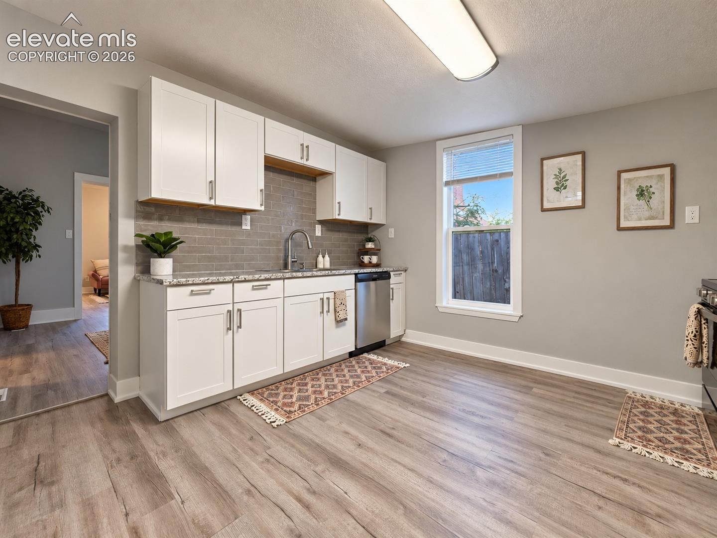 Listing photo 9 for 316 E 2nd Street