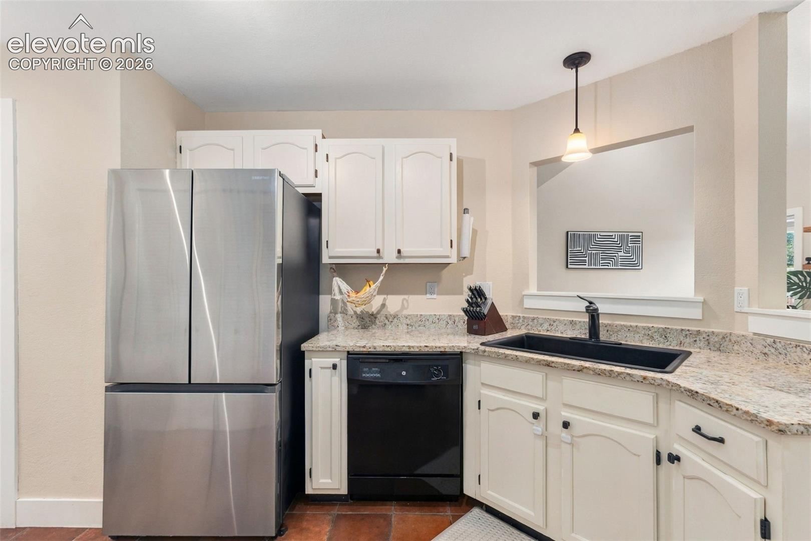 Listing photo 25 for 271 N Holcomb Circle