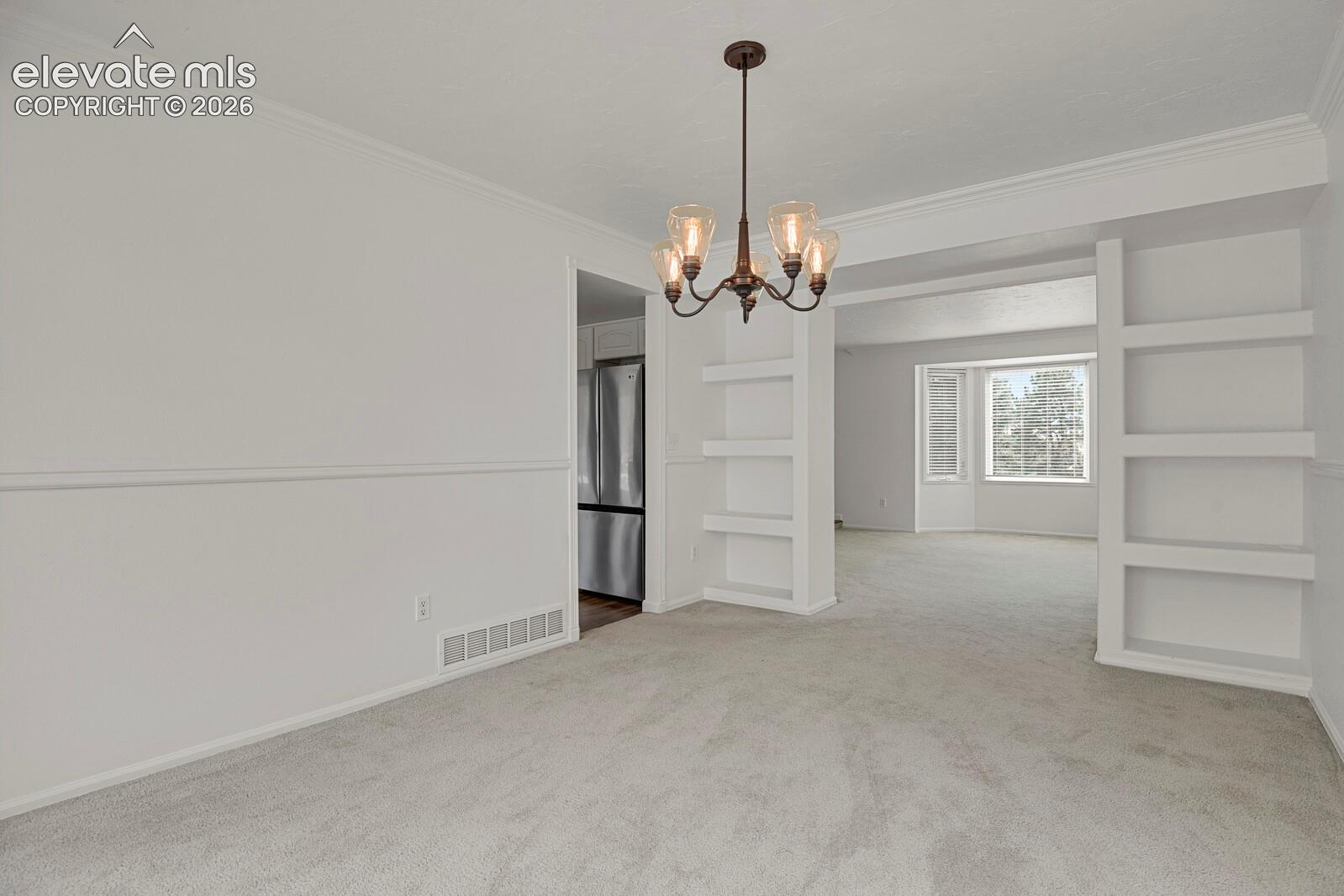 Listing photo 7 for 916 W Caribou Drive