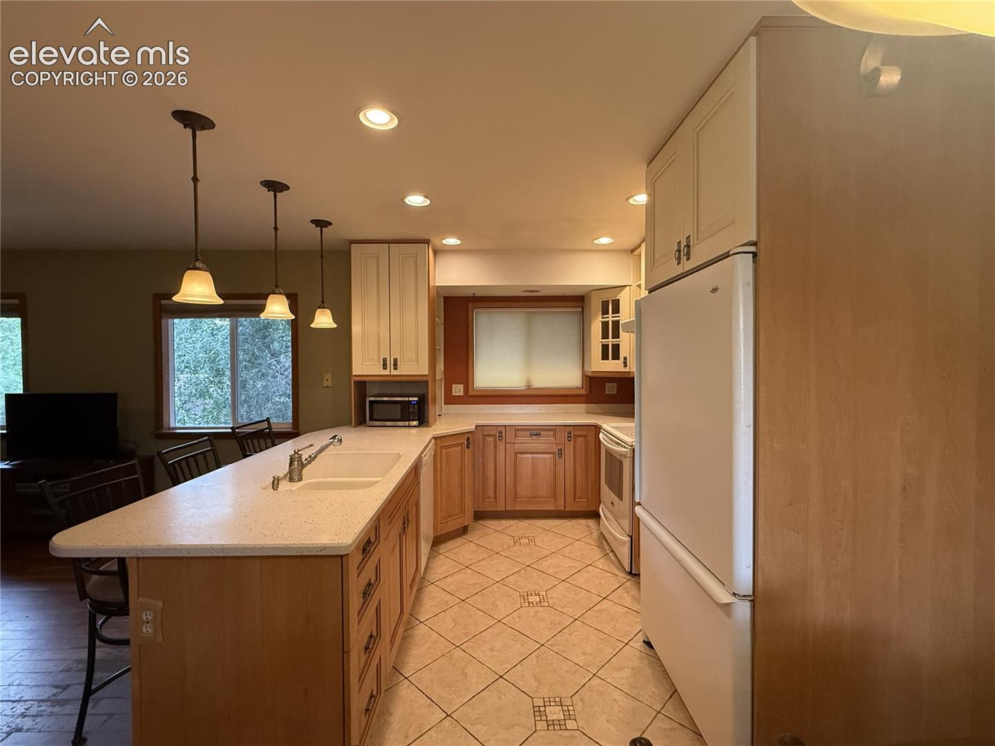 Listing photo 5 for 2023 Summerfield Drive