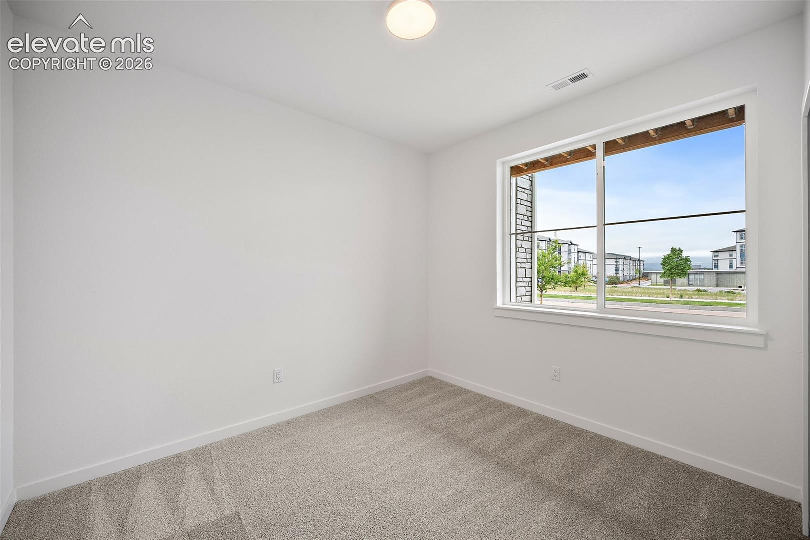 Listing photo 8 for 2256 Peridot Loop Heights