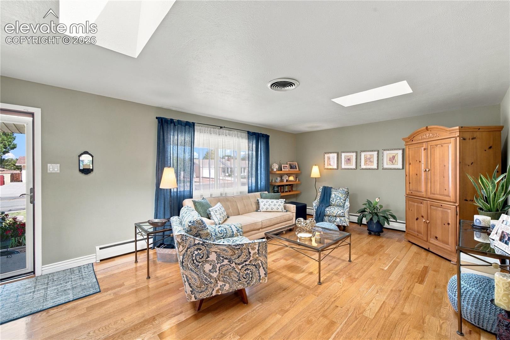 Listing photo 2 for 82 Amherst Avenue