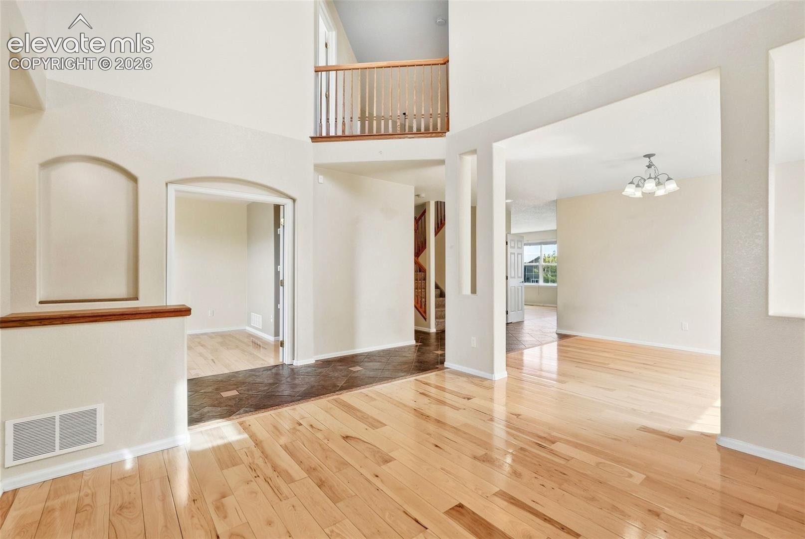 Listing photo 12 for 8931 Oakmont Road