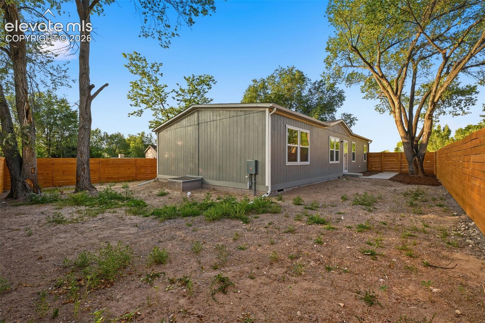 Listing photo 4 for 281 E Stewart Drive