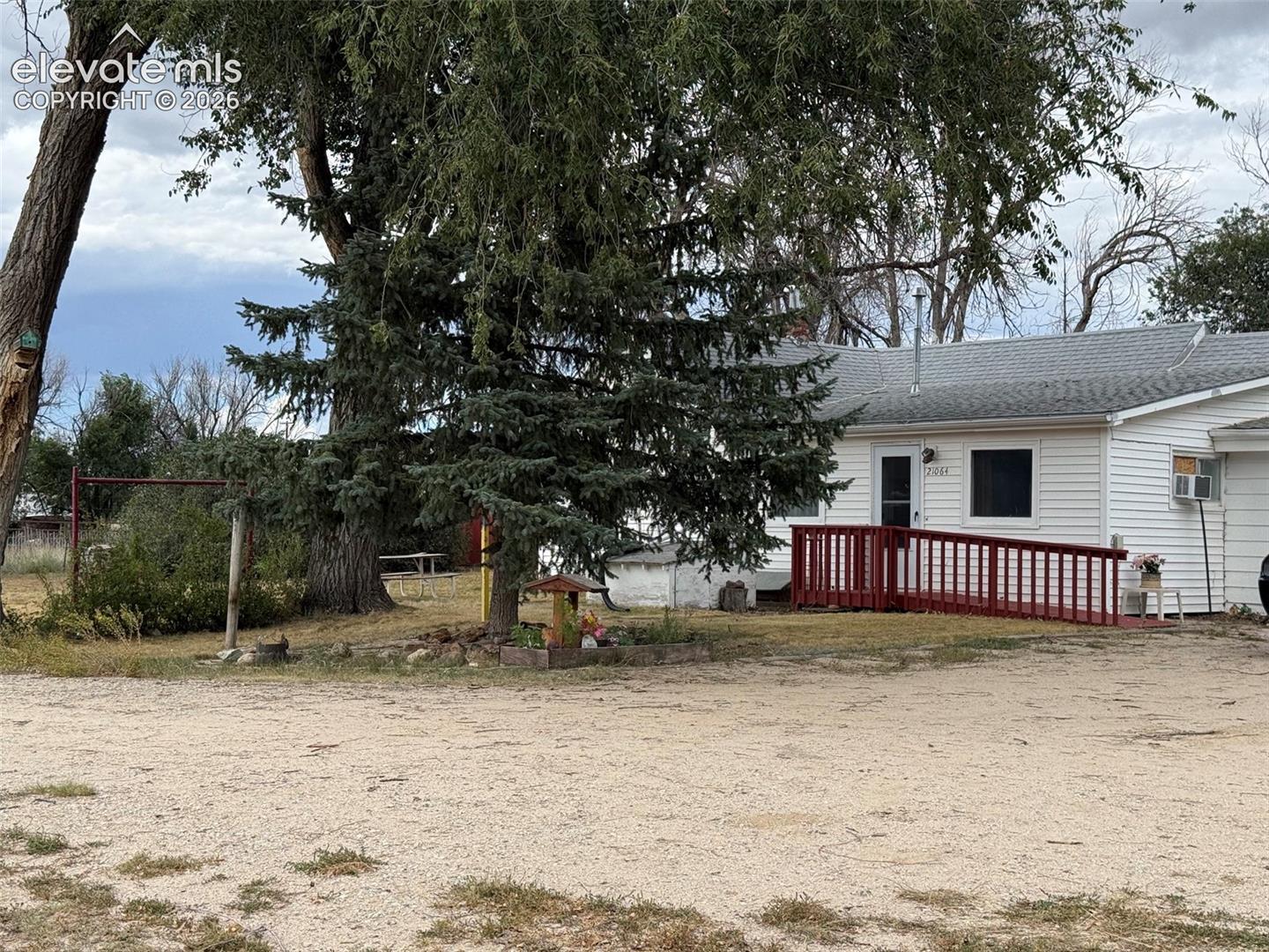 Listing photo 13 for 21064 Kelly Street