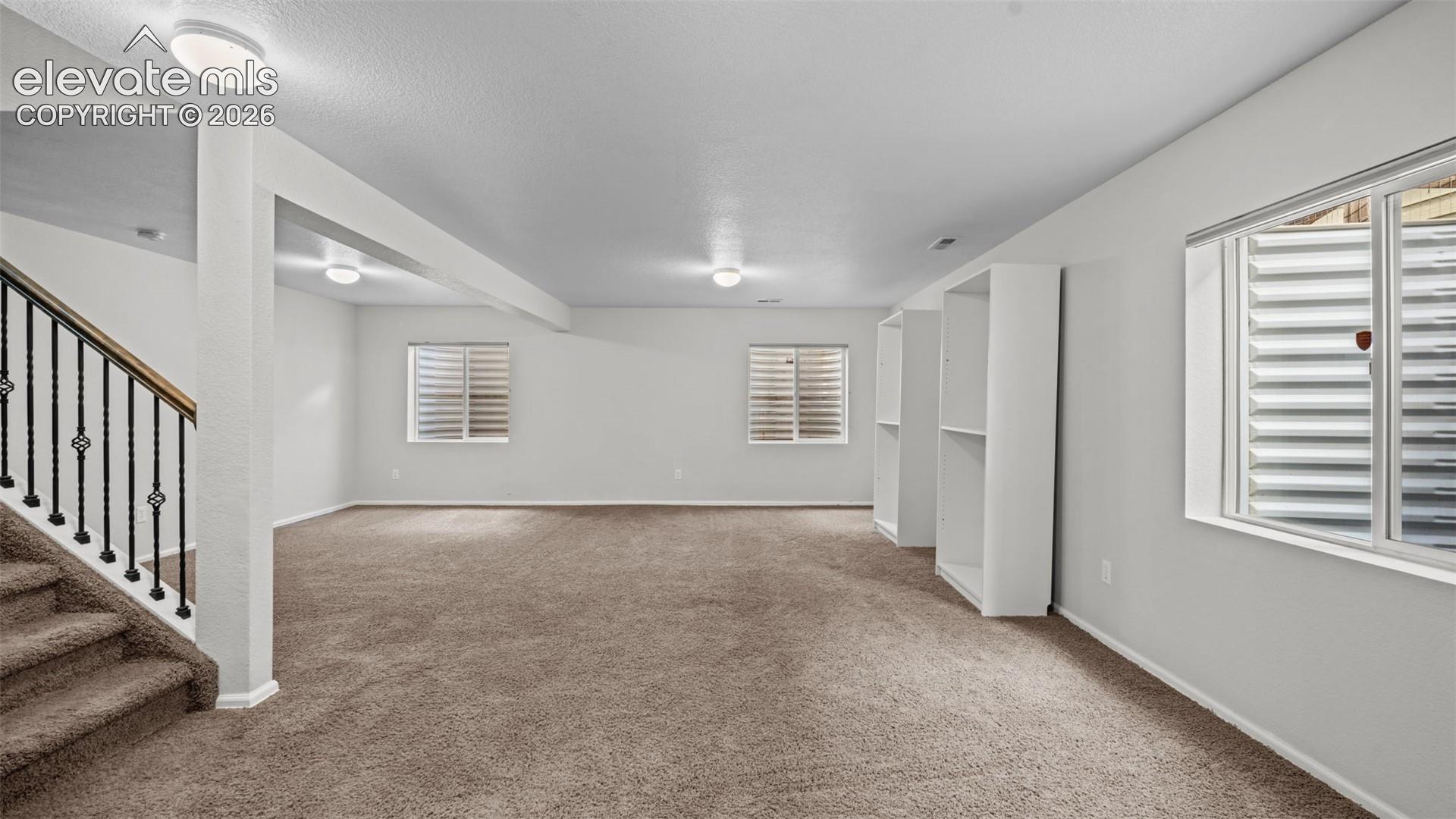 Listing photo 23 for 8068 Hollygrape Lane