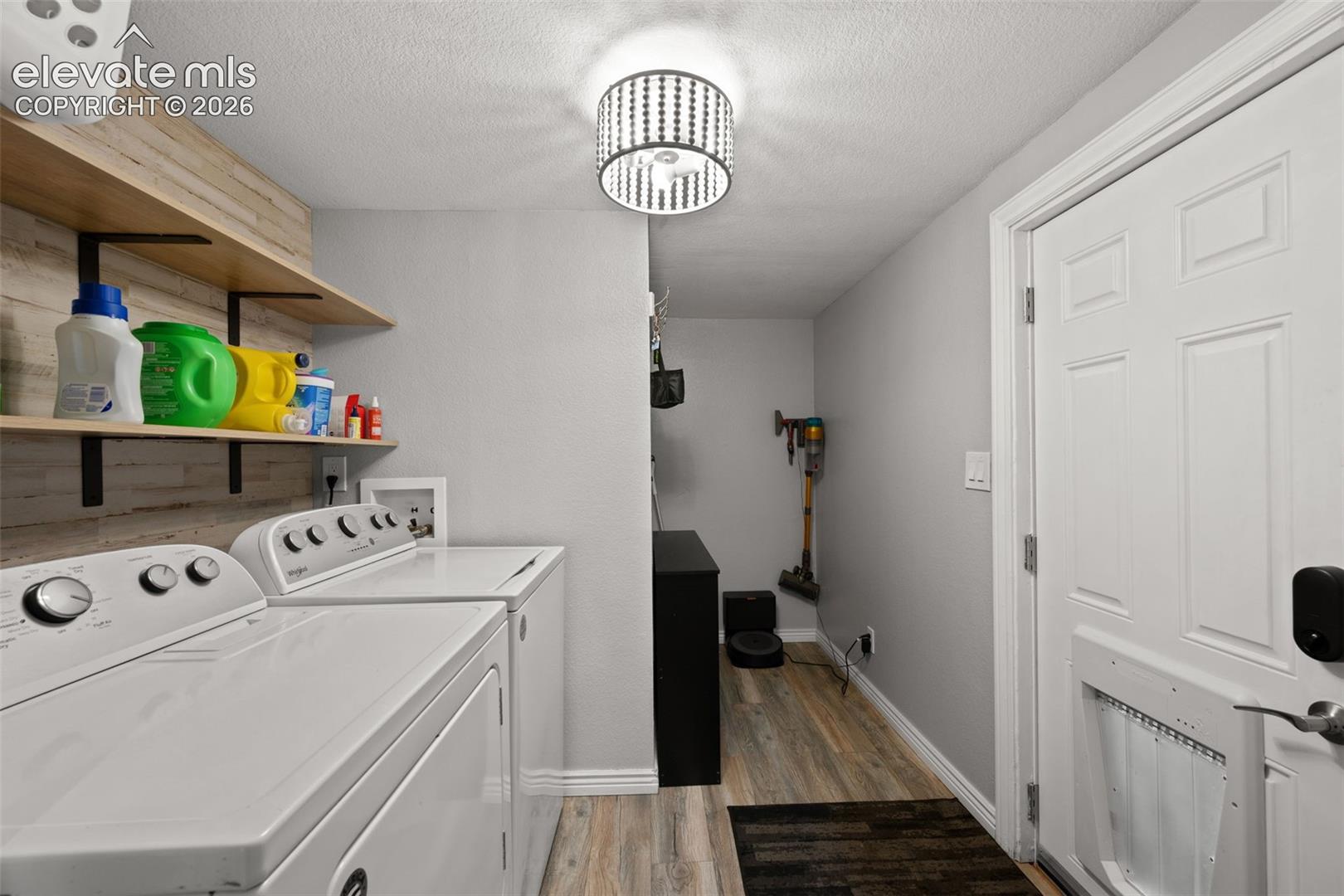 Listing photo 16 for 311 Comanche Village Drive