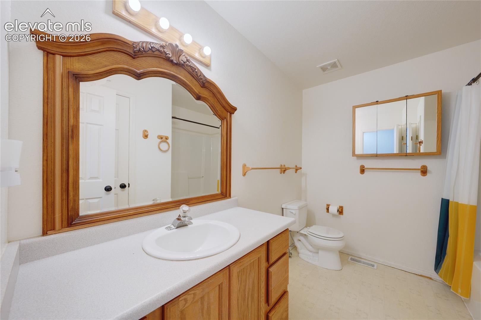 Listing photo 14 for 299 S Falcon Drive