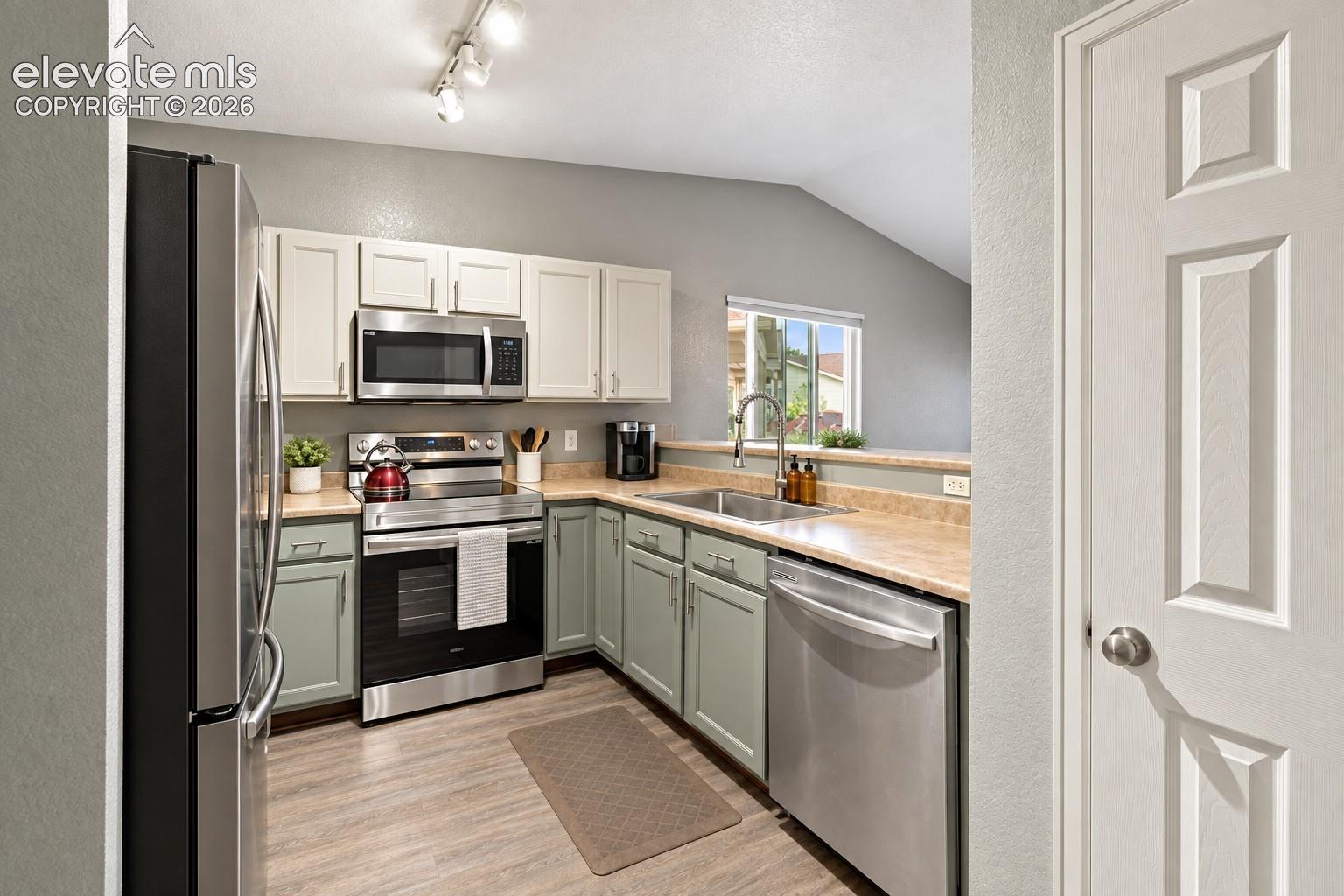 Listing photo 9 for 1324 Silver Hawk Court