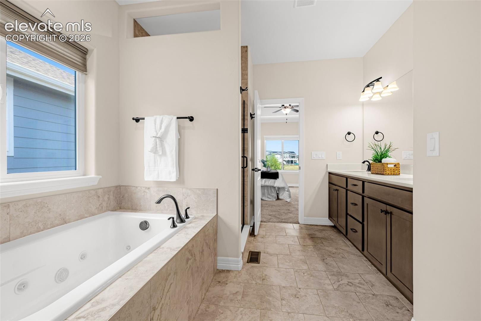 Listing photo 19 for 9813 Fairway Glen Drive