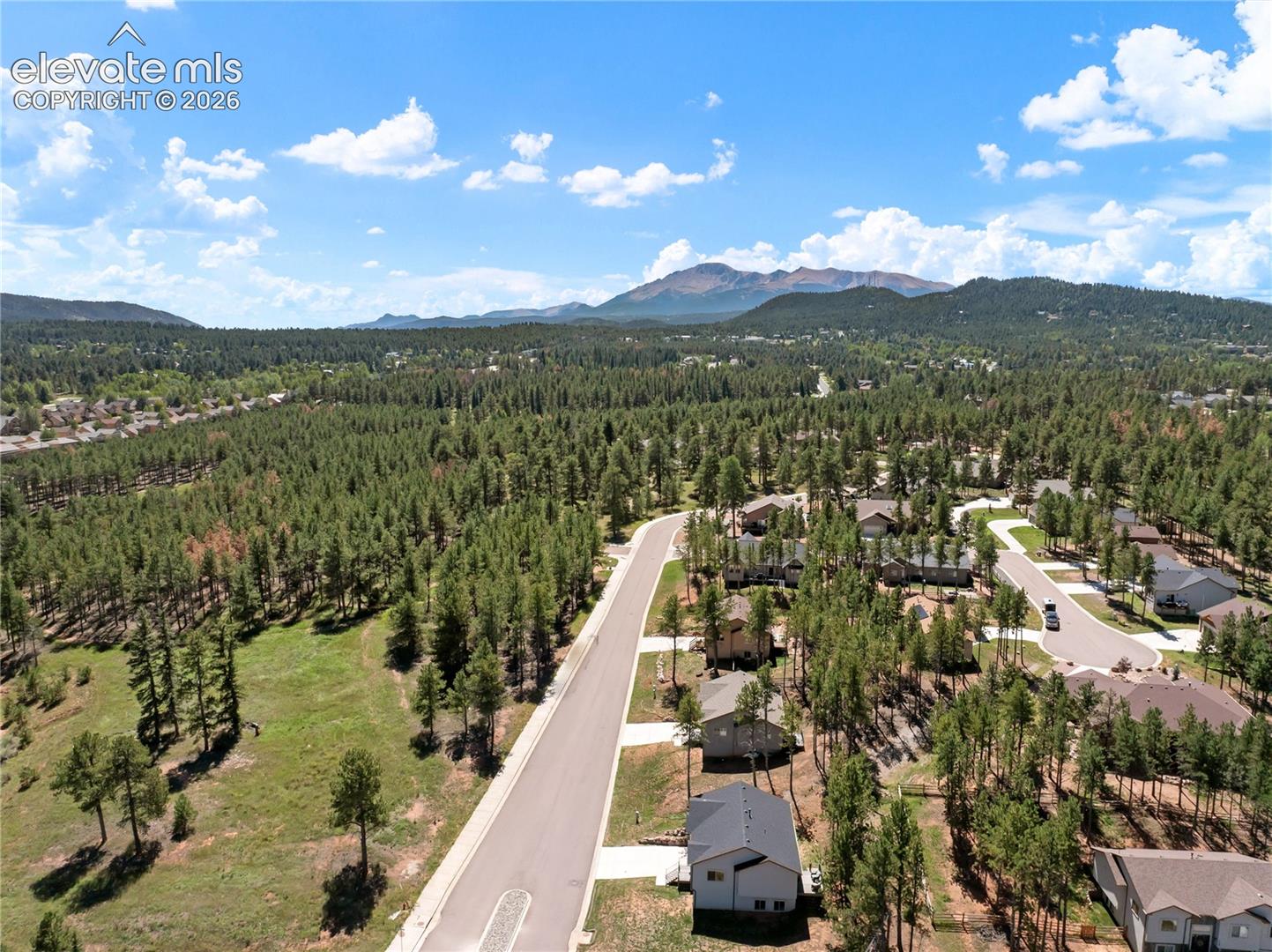 Listing photo 2 for 1382 Ridgestone Drive