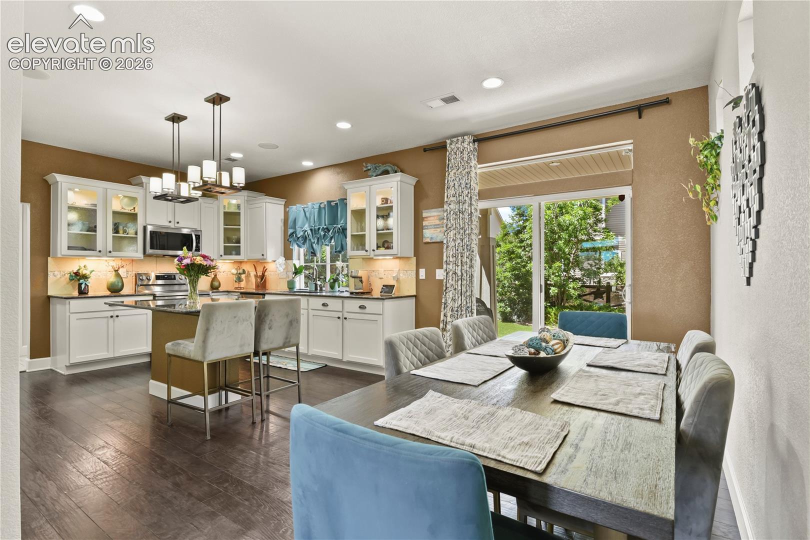 8276 Cypress Wood Drive, photo 9