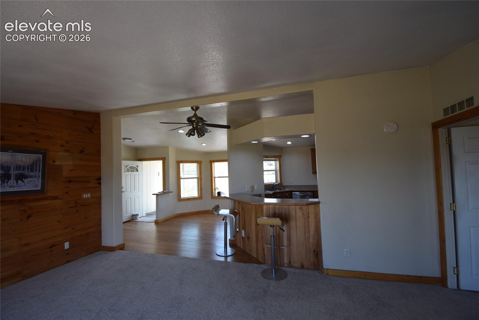 Listing photo 16 for 877 Maid Marian Drive