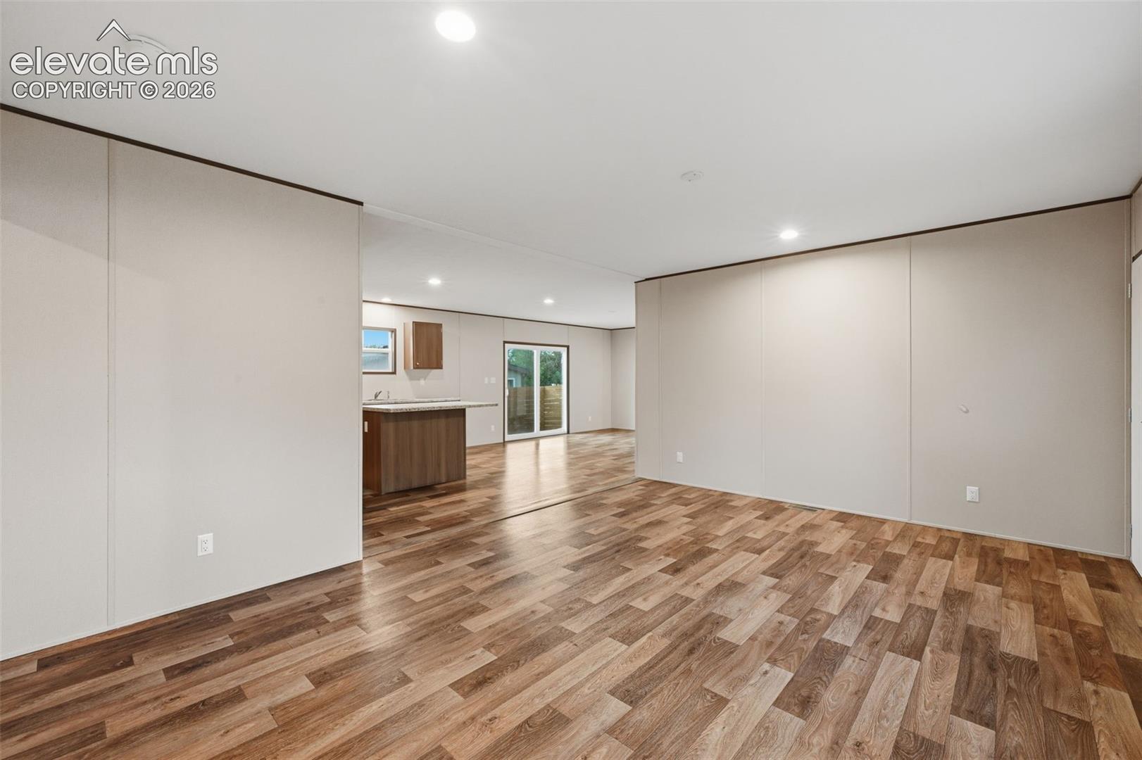 Listing photo 17 for 281 E Stewart Drive