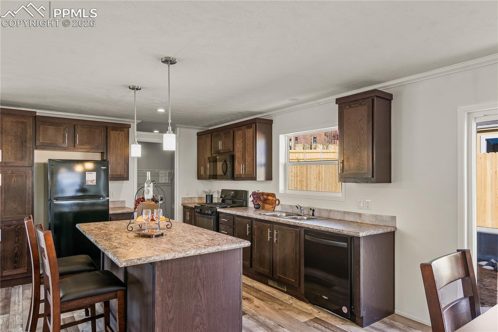 Listing photo 11 for 525 Carr Avenue