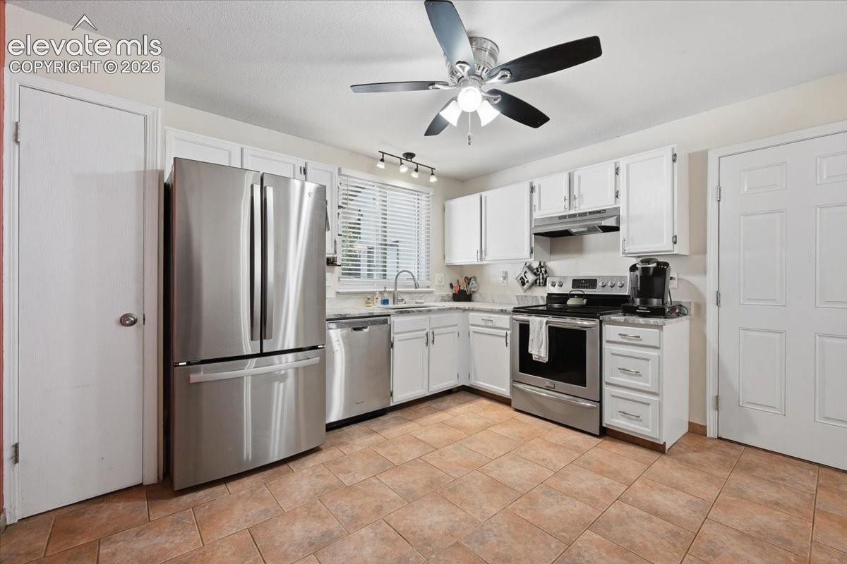 Listing photo 14 for 4254 Halstead Circle