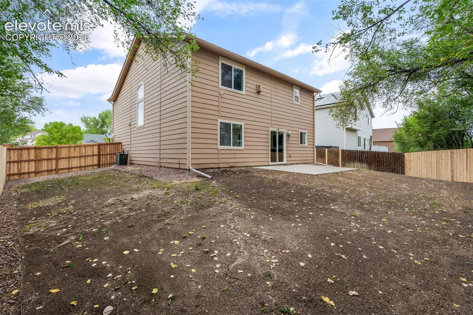 Listing photo 5 for 421 Autumn Place