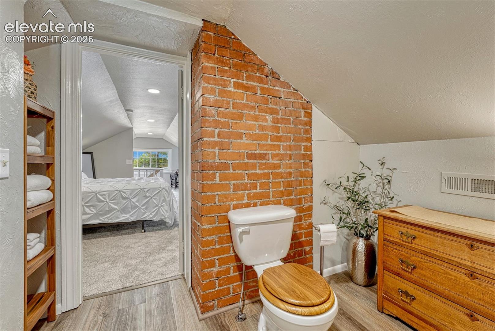Listing photo 32 for 1900 E San Rafael Street