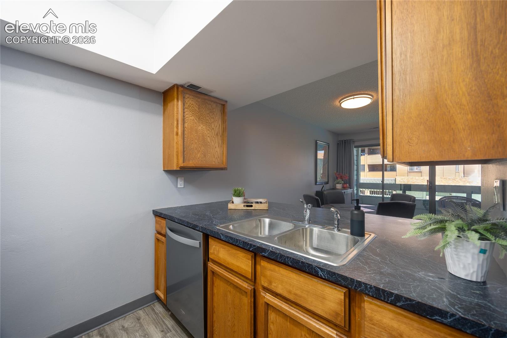 140 Rockrimmon Boulevard, photo 16