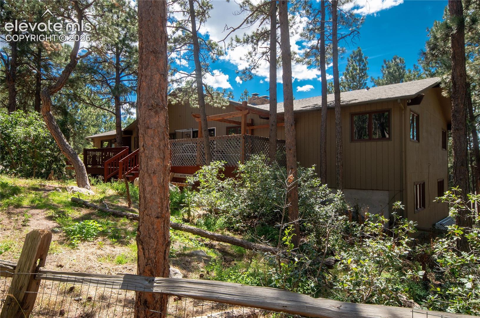 Listing photo 3 for 17360 E Caribou Drive