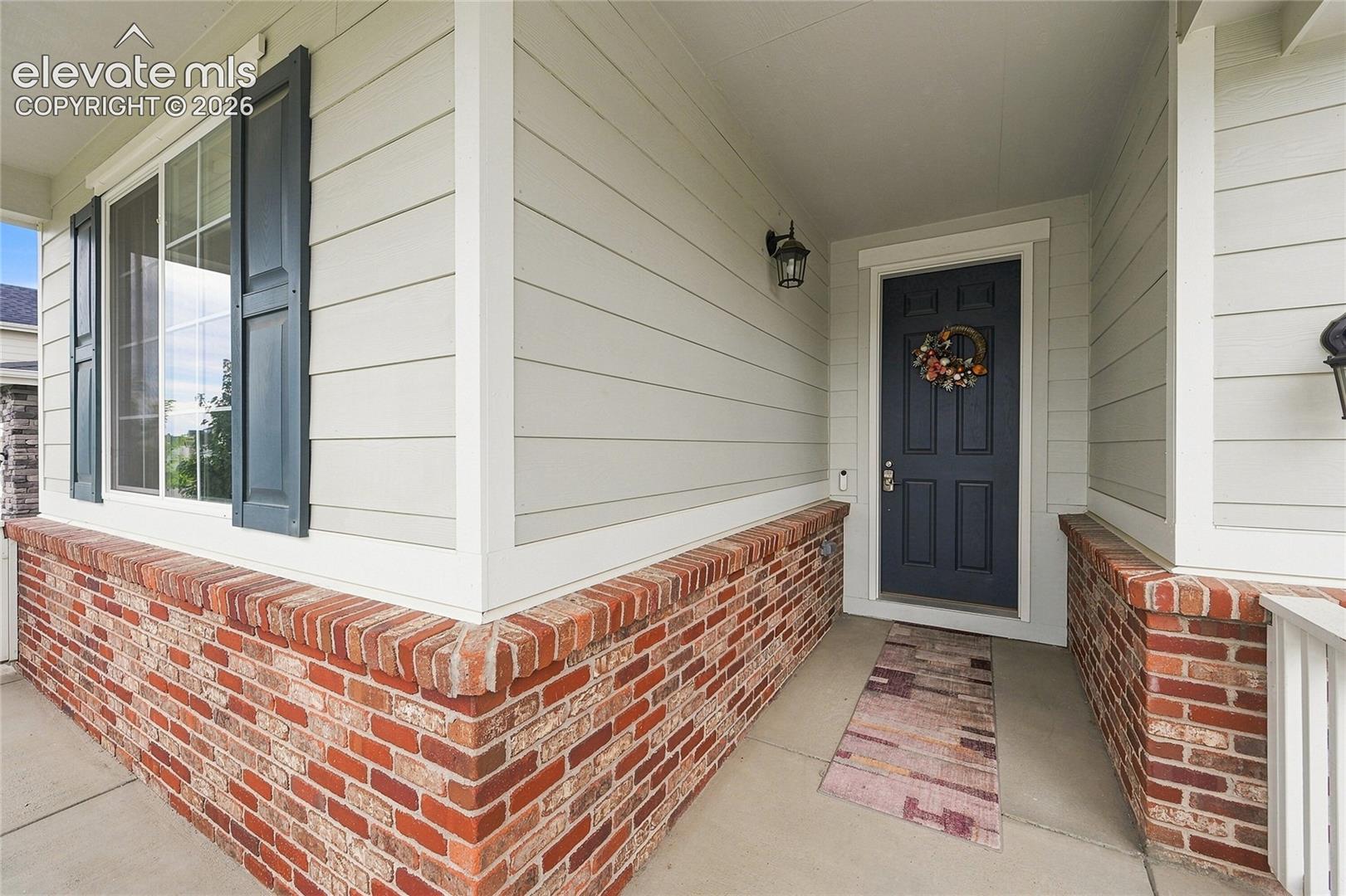 Listing photo 5 for 27645 E Geddes Place