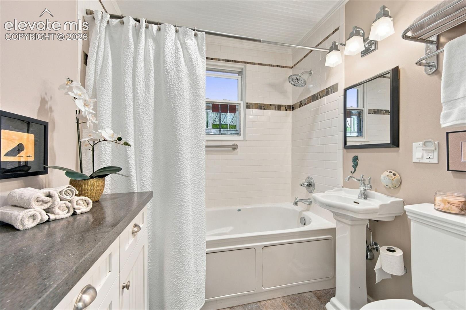 Listing photo 11 for 619 N Cedar Street