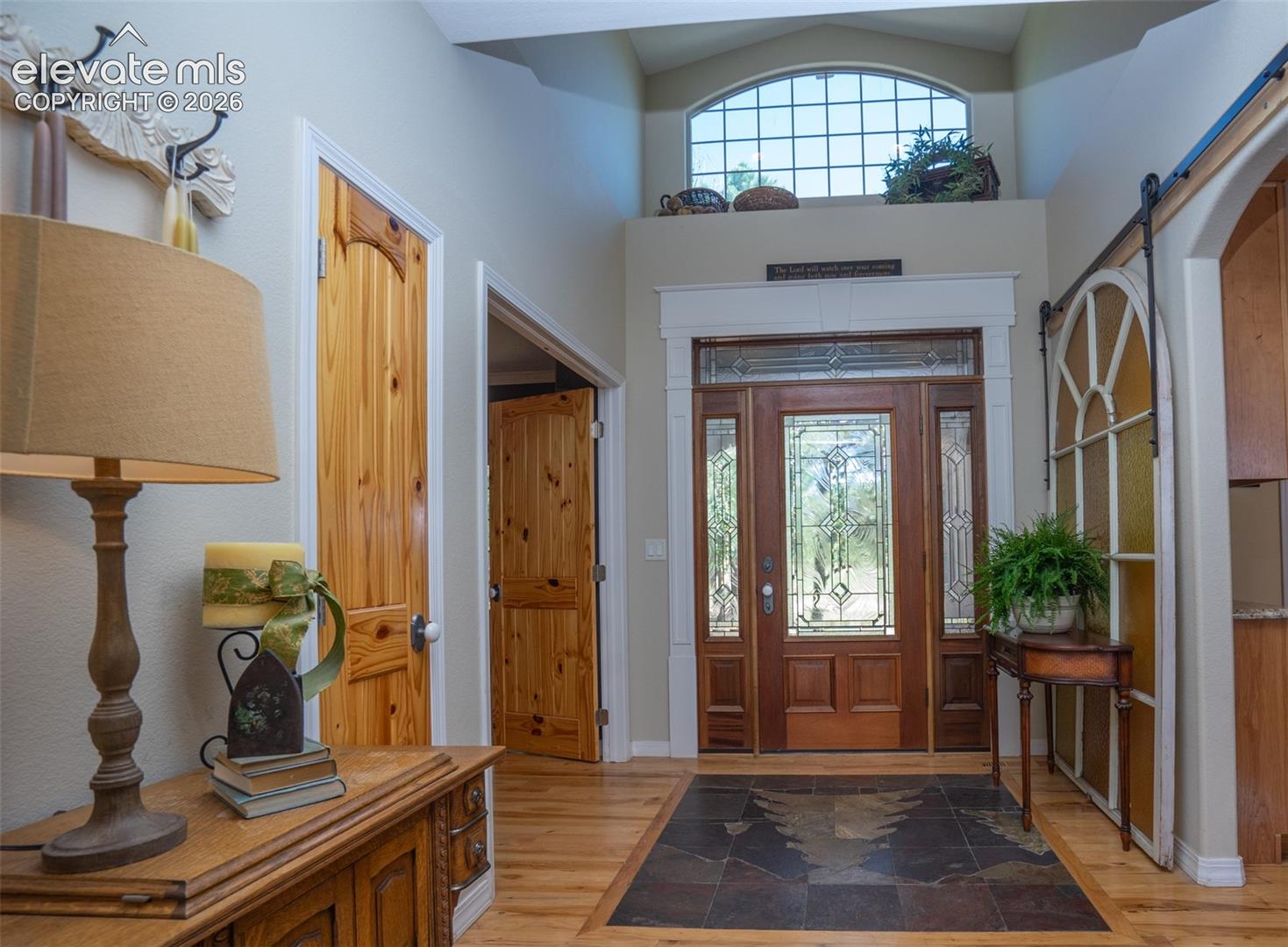 Listing photo 4 for 11148 Shaugnessy Road