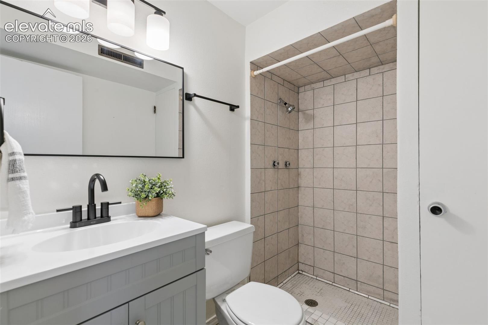 Listing photo 25 for 1501 Newcastle Street