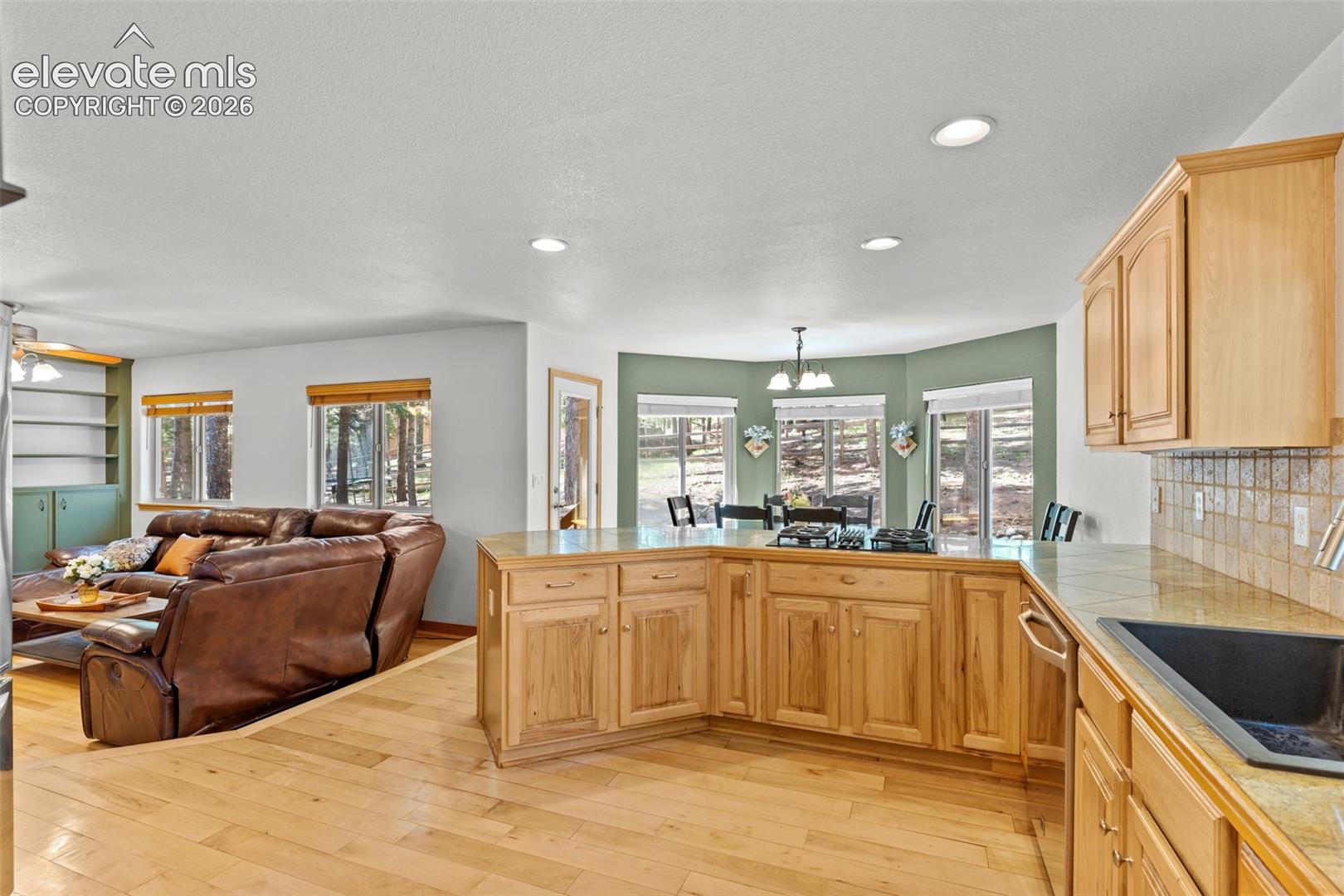 Listing photo 11 for 1215 Karen Lane