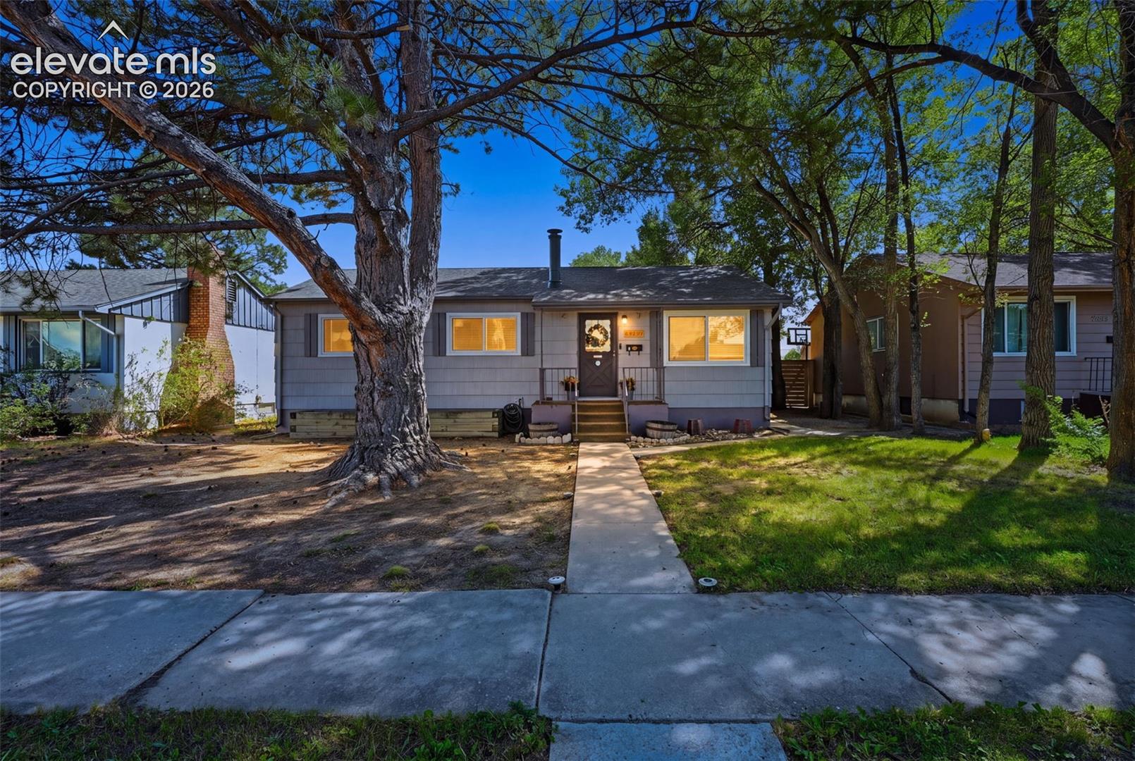 Listing photo 2 for 2637 Waldean Street