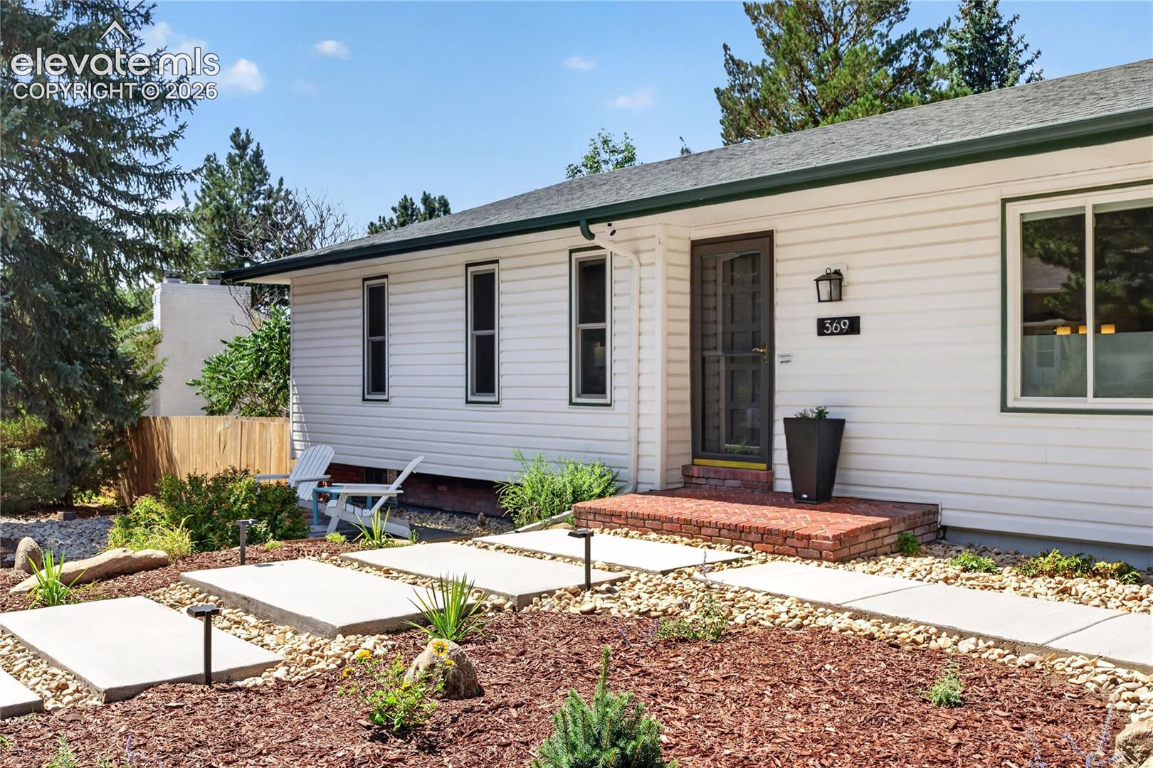 Listing photo 2 for 369 Burgess Drive