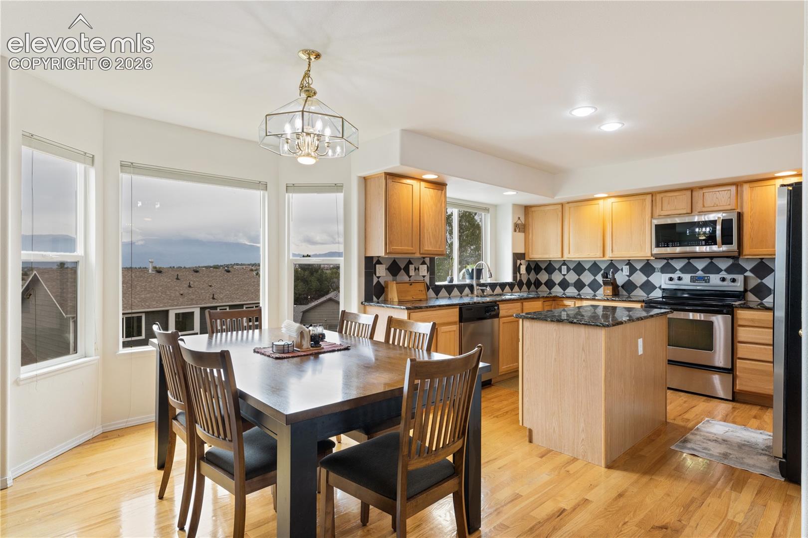 Listing photo 11 for 3916 Roan Drive