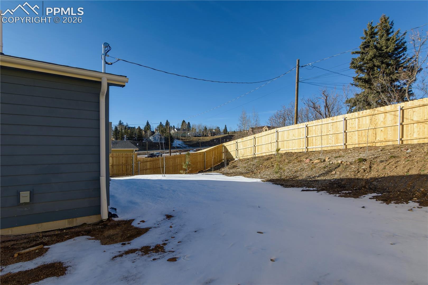 Listing photo 25 for 525 Carr Avenue
