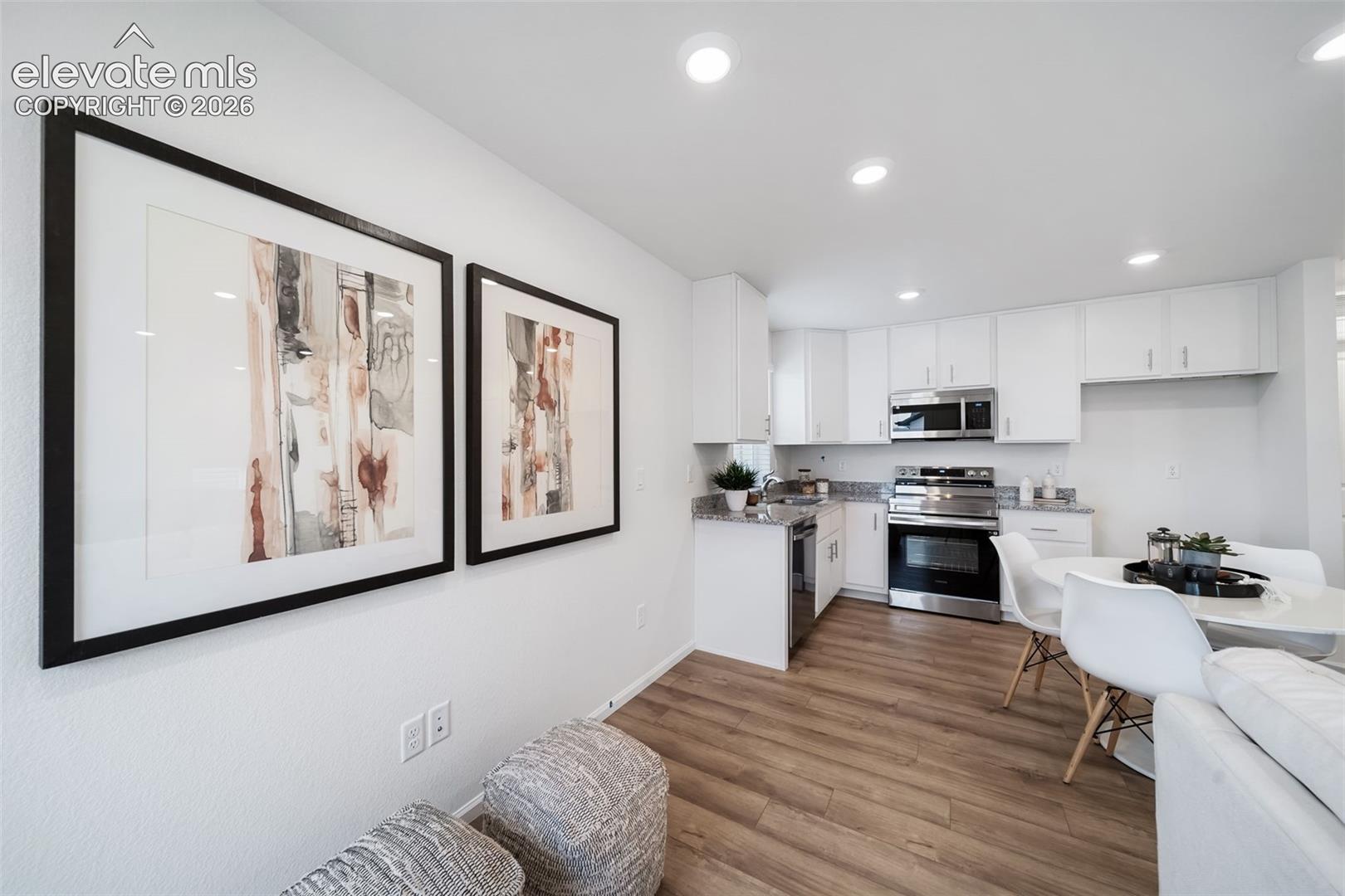 Listing photo 10 for 5811 Bowerman Lane