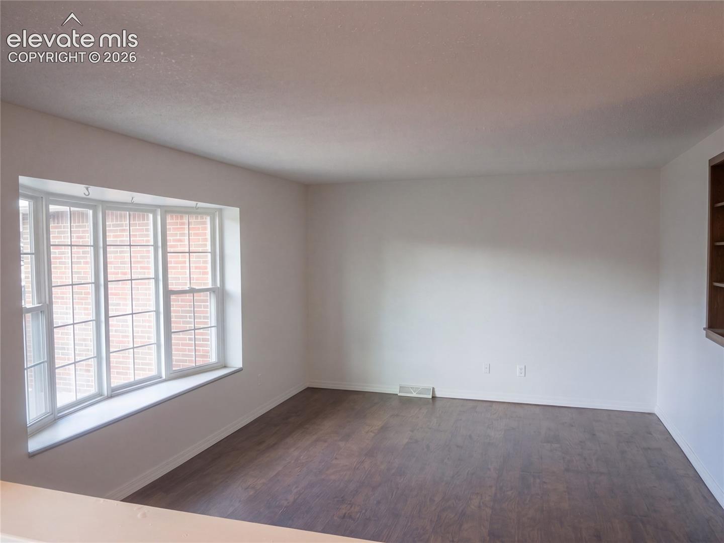 Listing photo 13 for 4015 Valli Vista Road