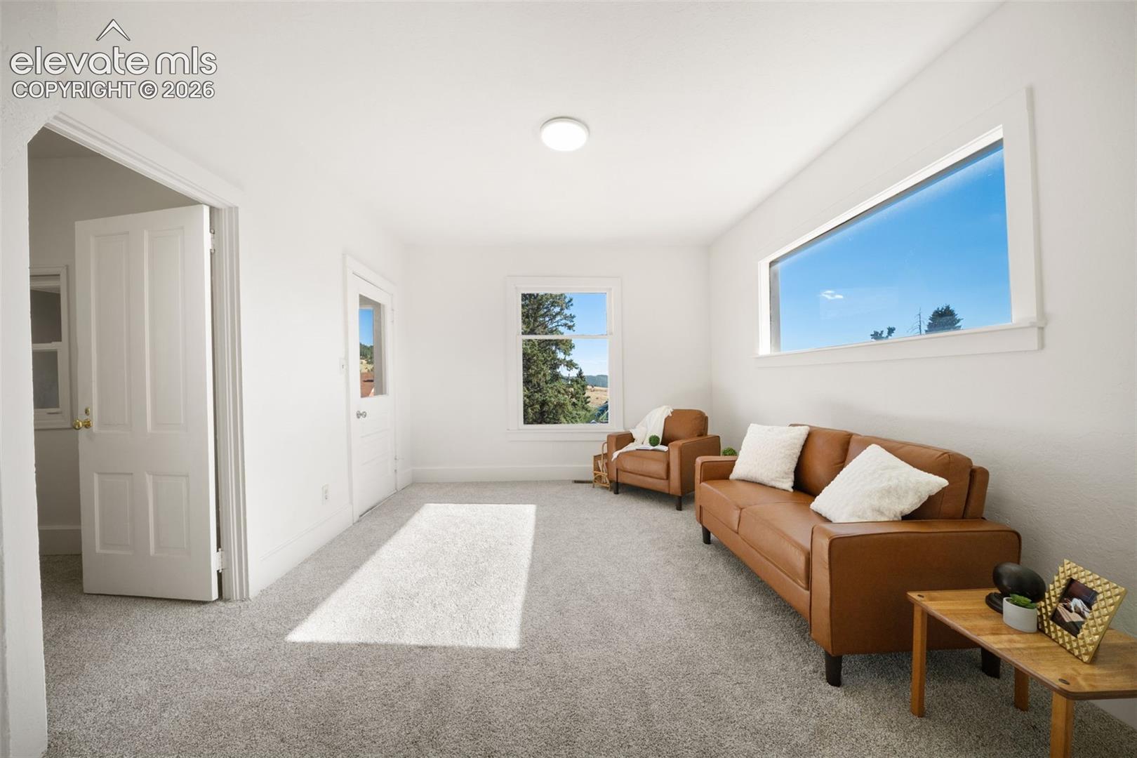 Listing photo 6 for 405 E Eaton Avenue