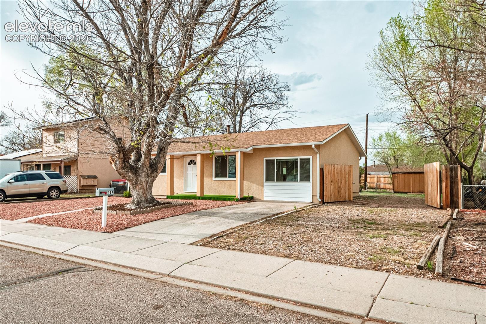 Listing photo 4 for 417 Linda Vista Drive