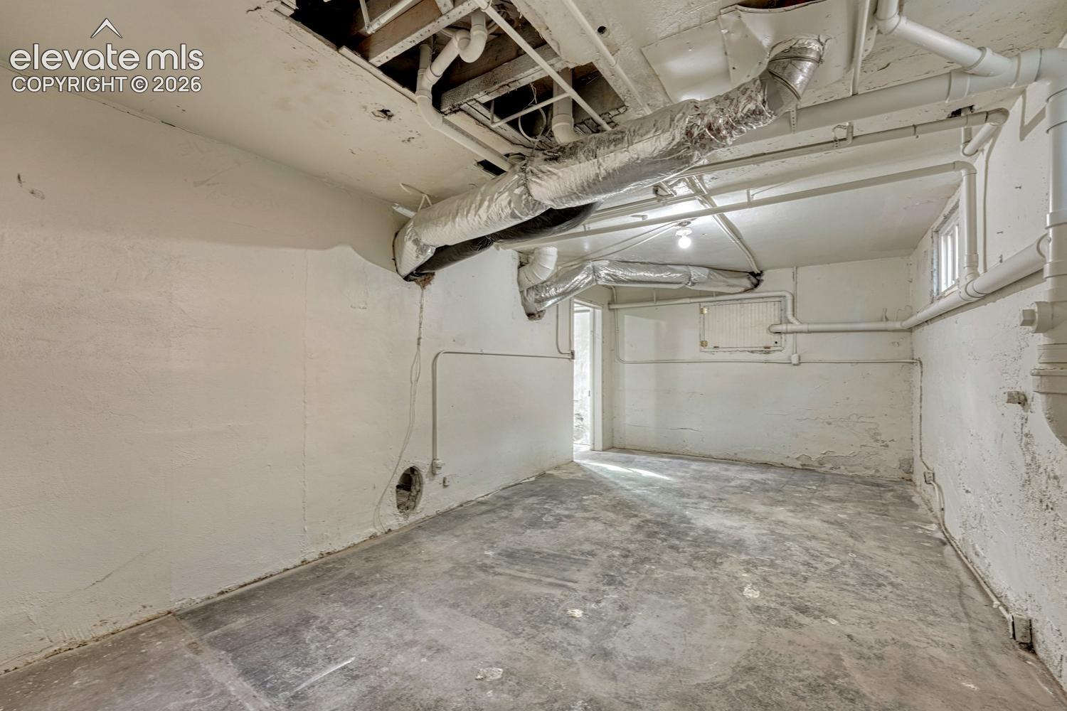 Listing photo 37 for 209 E Washington Street