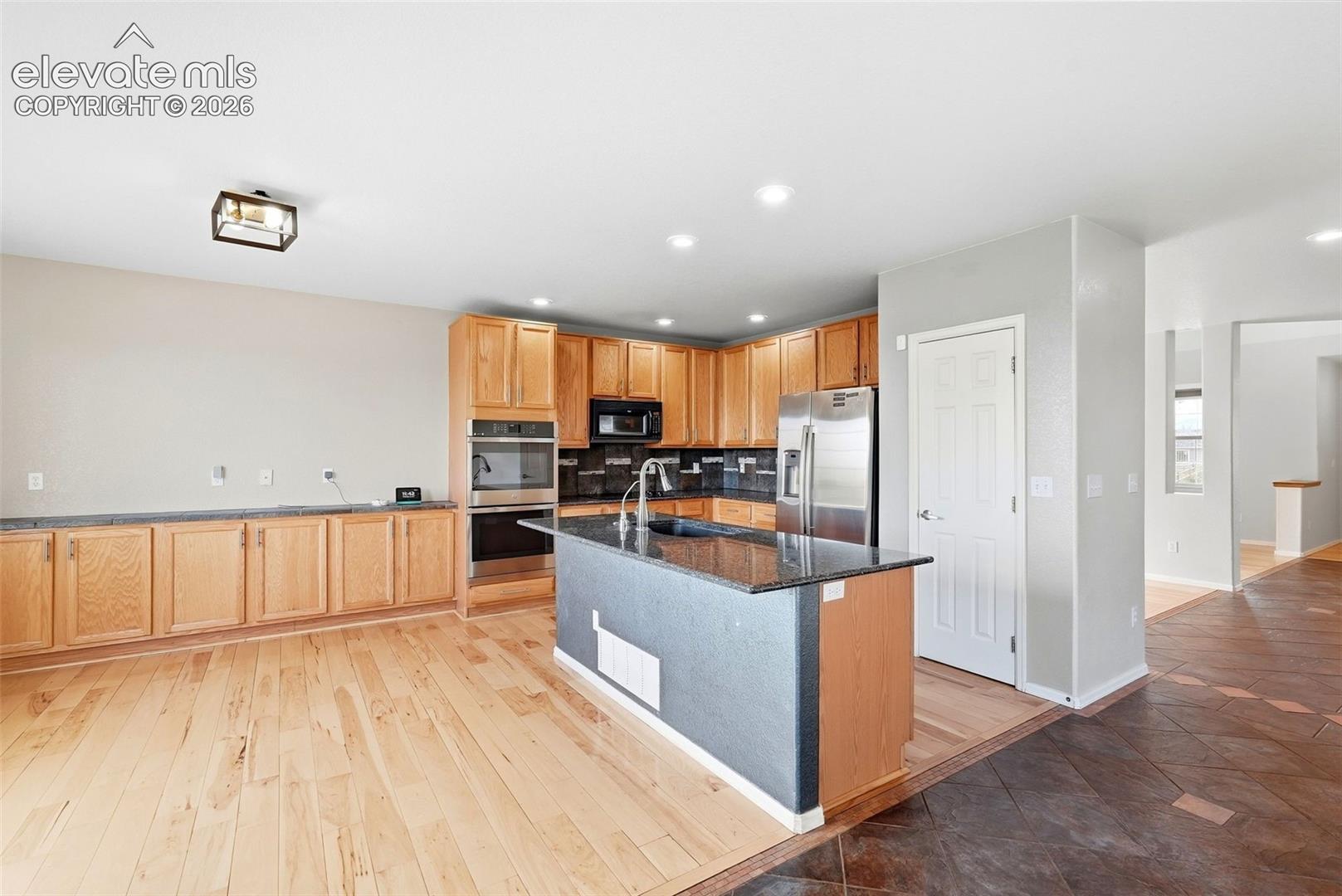 Listing photo 15 for 8931 Oakmont Road