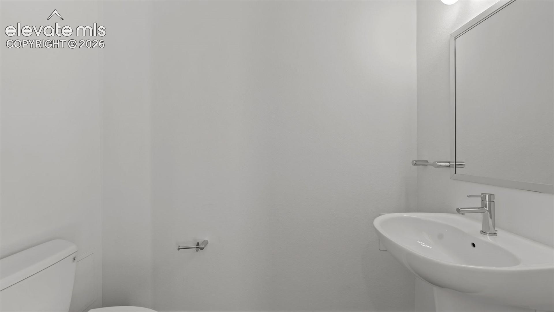Listing photo 5 for 2418 Eliot Street