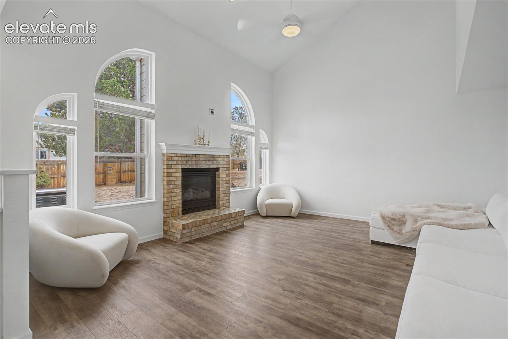 Listing photo 9 for 8335 Ashford Court