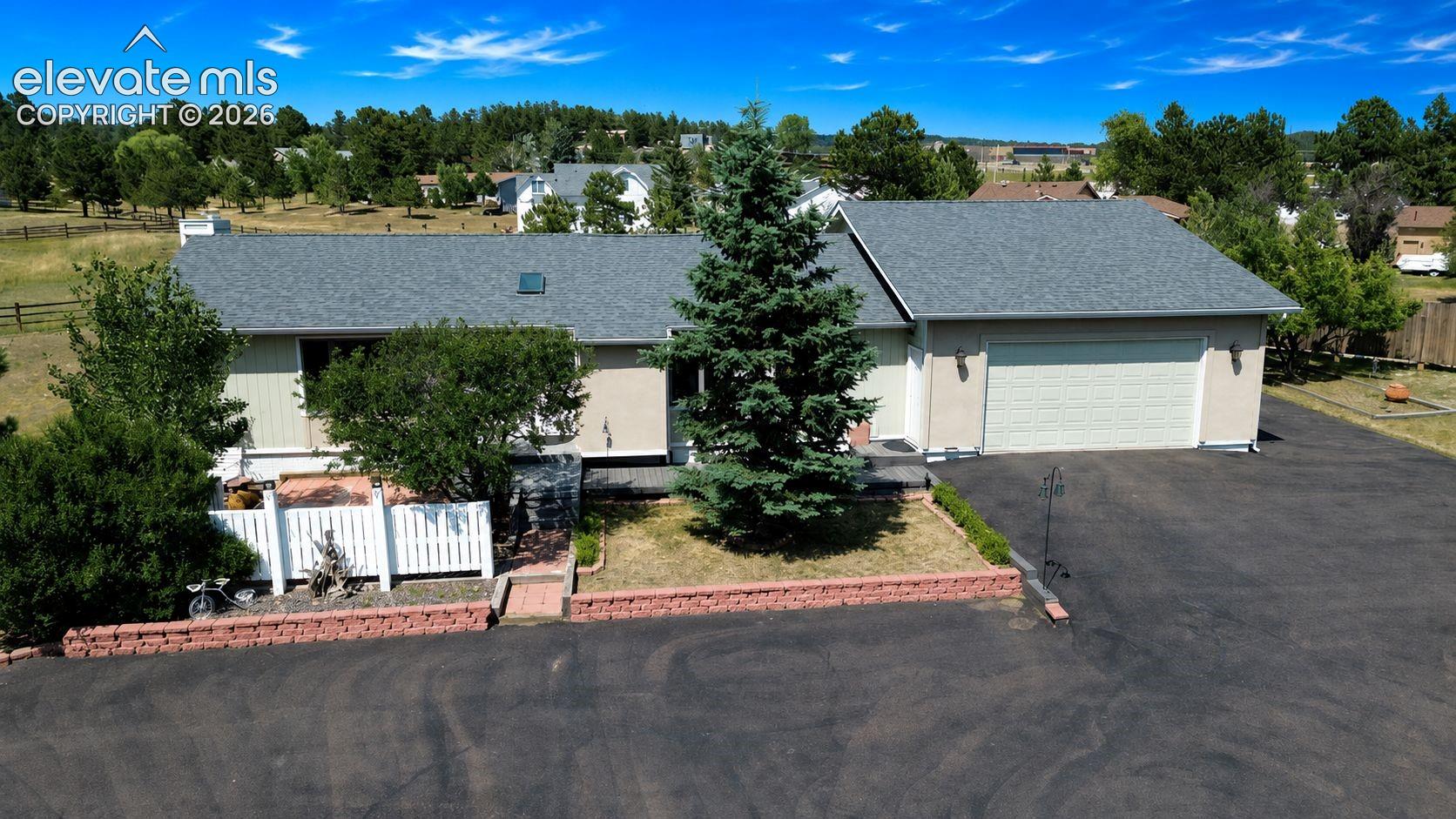 Listing photo 3 for 19155 Spring Valley Road