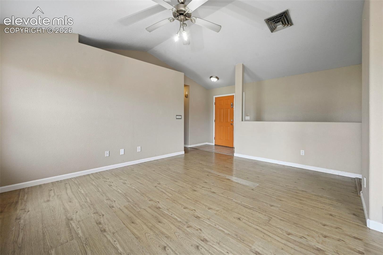 Listing photo 25 for 979 S Alexis Lane