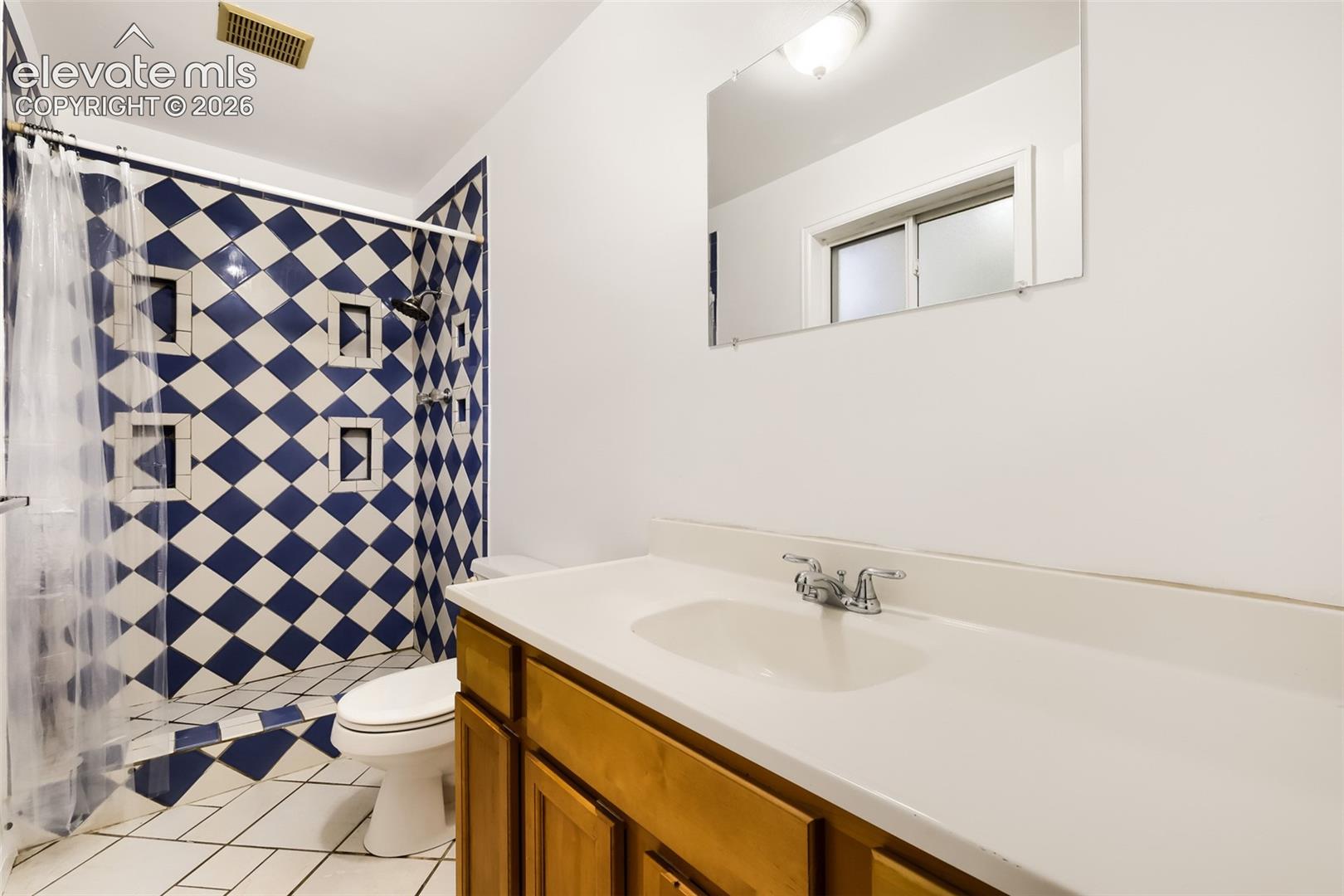 Listing photo 7 for 1100 Rosemont Drive